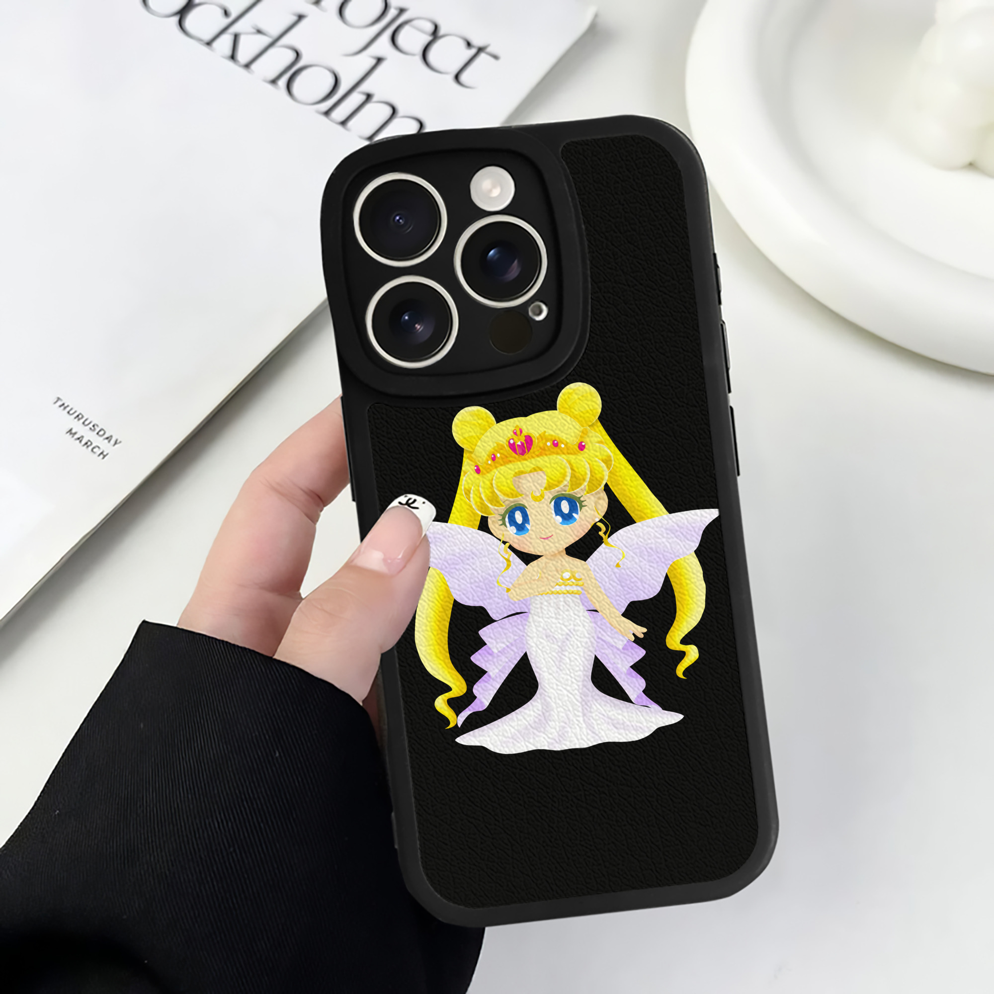 （画像用） 美少女戦士セーラームーン 愛野 美奈子 あいの みなこ Sailor Moon Aino Minako 【iPhone 16シリーズ対応】シリコンスマホケース（レザー調） 材質：シリコン
